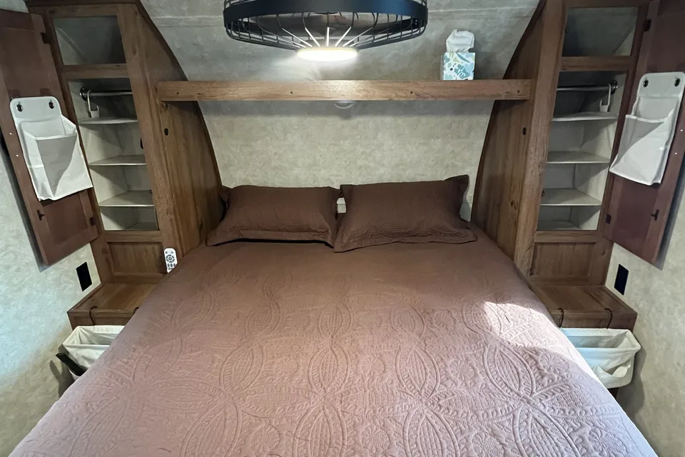 Clean Couples Camper-Delivery or Self-Tow Option
