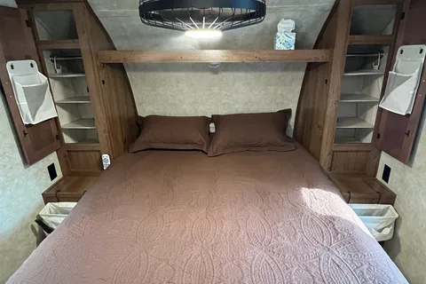 Clean Couples Camper-Delivery or Self-Tow Option