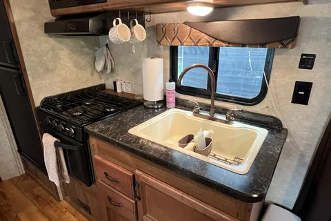 Clean Couples Camper-Delivery or Self-Tow Option