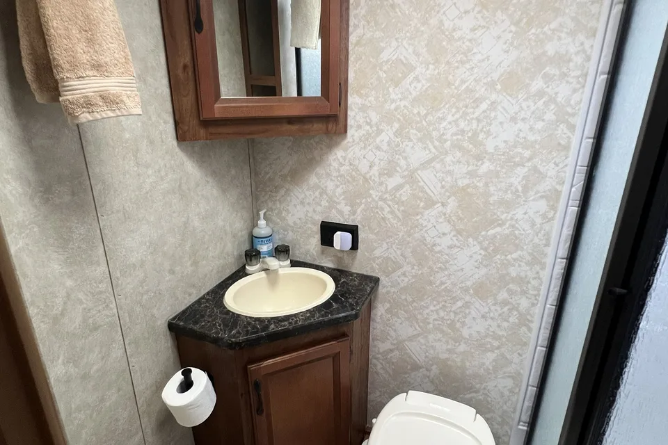Clean Couples Camper-Delivery or Self-Tow Option