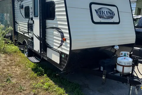 Shayne's Forest River 17bh Travel Trailer