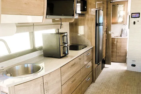 💎 Merci 𝗕𝗲𝗻𝘇 💎 BRAND NEW 2026 • Premium Sprinter • Low Mileage • Sleeps 6 ✨
