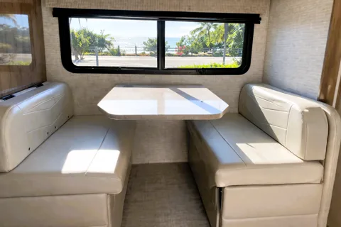 💎 Merci 𝗕𝗲𝗻𝘇 💎 BRAND NEW 2026 • Premium Sprinter • Low Mileage • Sleeps 6 ✨
