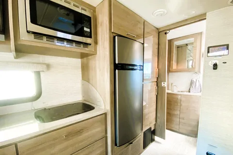 💎 Merci 𝗕𝗲𝗻𝘇 💎 BRAND NEW 2026 • Premium Sprinter • Low Mileage • Sleeps 6 ✨