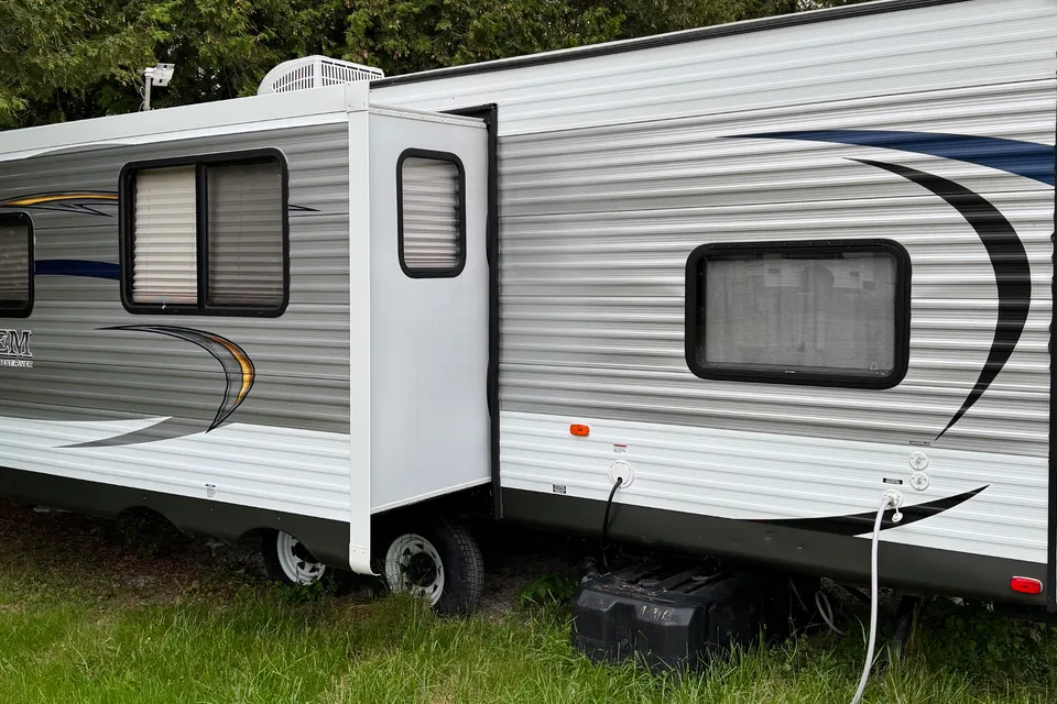 Janna's Salem by Forest River 30kqbss Travel Trailer