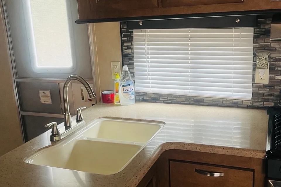 Janna's Salem by Forest River 30kqbss Travel Trailer
