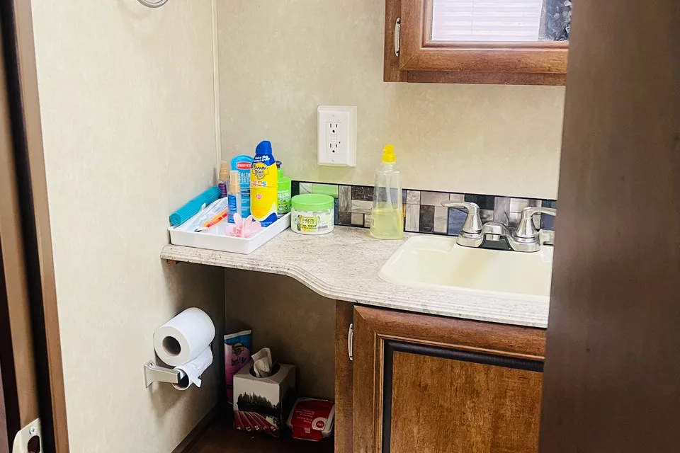 Janna's Salem by Forest River 30kqbss Travel Trailer