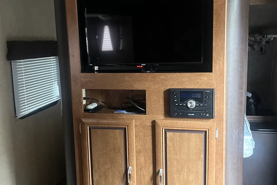 Janna's Salem by Forest River 30kqbss Travel Trailer