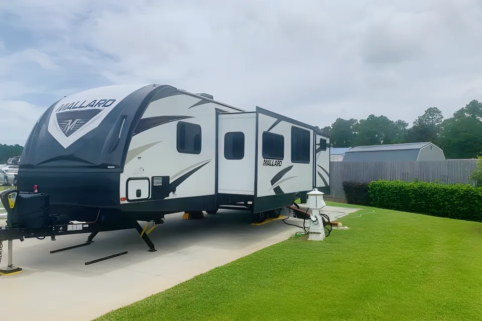Luxury Heartland Mallard M33 - Travel Trailer