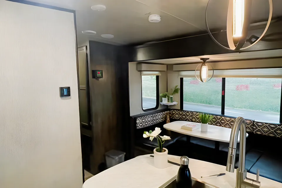 Luxury Heartland Mallard M33 - Travel Trailer