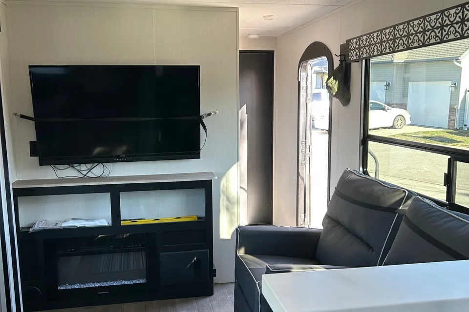 Forest River 282RKX Travel Trailer- Wildcat
