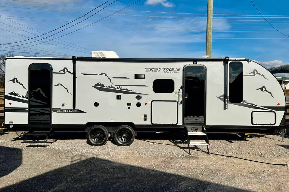 🌟 Family RV – Sleeps 6 Comfortably | Solar + Starlink + Outdoor Kitchen 🚐🔋🌲