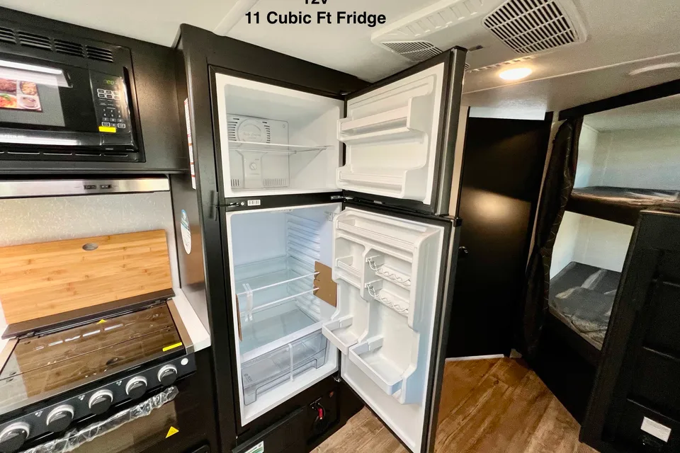 🌟 Family RV – Sleeps 6 Comfortably | Solar + Starlink + Outdoor Kitchen 🚐🔋🌲