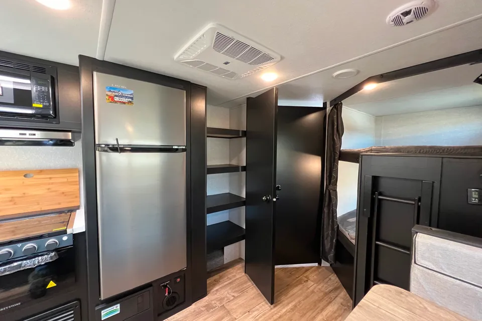 🌟 Family RV – Sleeps 6 Comfortably | Solar + Starlink + Outdoor Kitchen 🚐🔋🌲