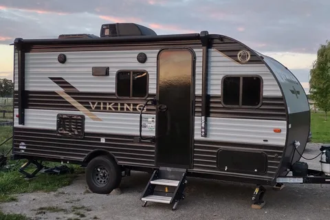 2022 Viking Trailer with bunks 17BH