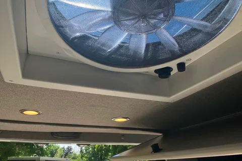 Campervan North America Treasure Chaser