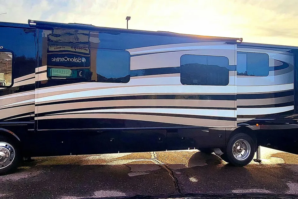 Harrrvey thee RV Fleetwood Bounder Class A