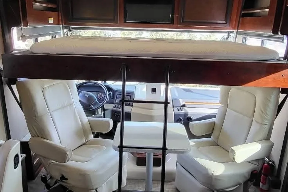 Harrrvey thee RV Fleetwood Bounder Class A