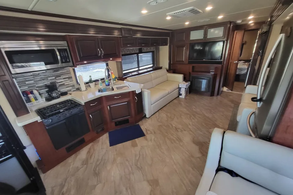 Harrrvey thee RV Fleetwood Bounder Class A