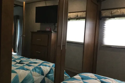 Executive Suite - Palomino - Columbus - Delivery