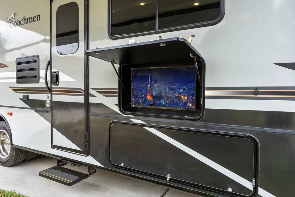 Tim’ s Coachmen Pursuit E9