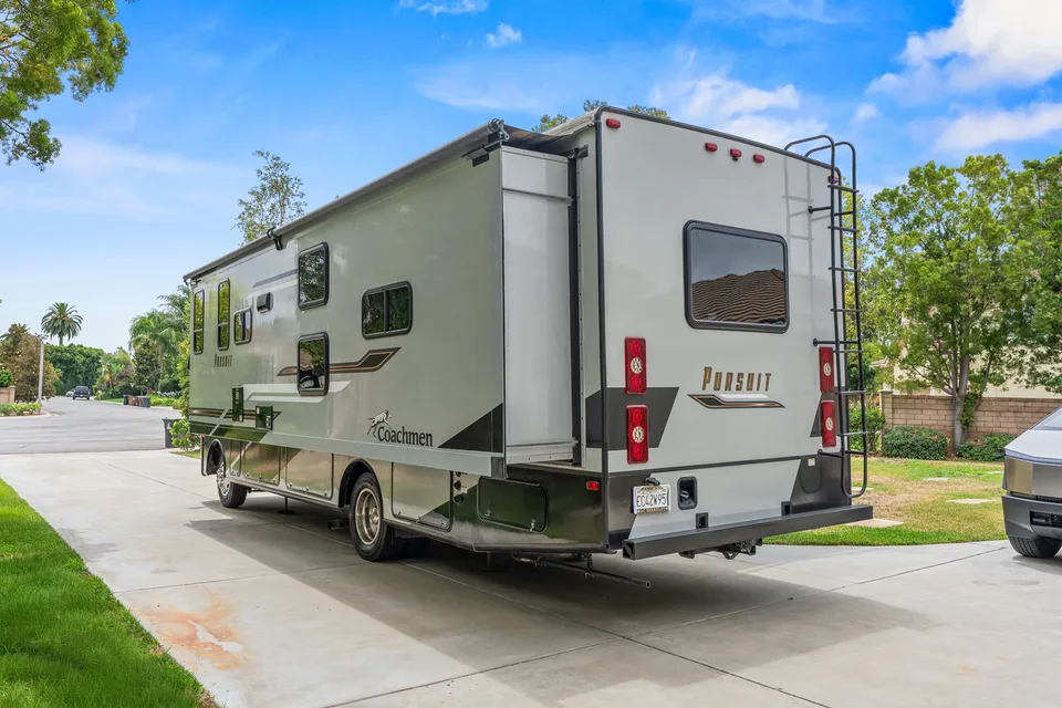 Tim’ s Coachmen Pursuit E9