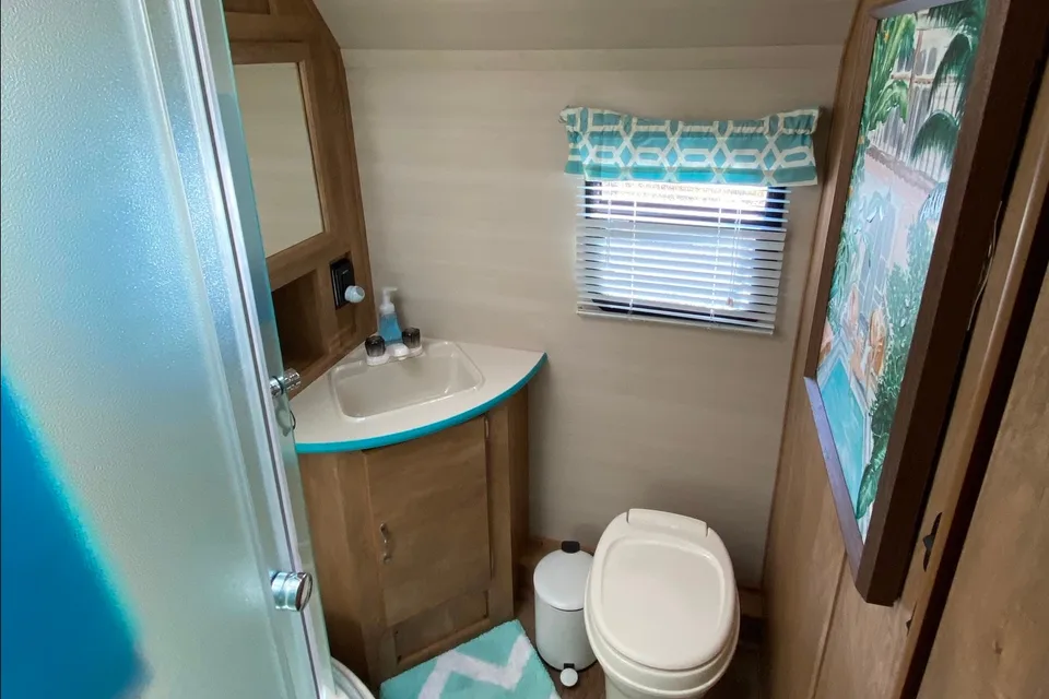 “Verna the Vintage Cruiser” 2019 Gulf Stream 23QBS