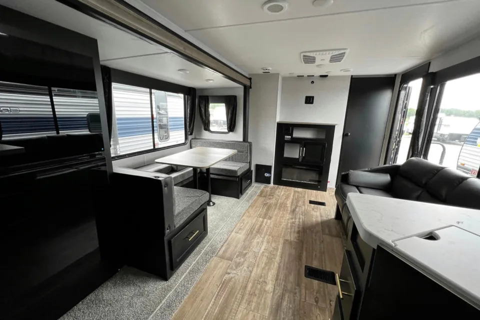 9 person - Family friendly and lots of room