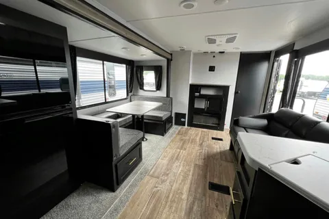 9 person - Family friendly and lots of room