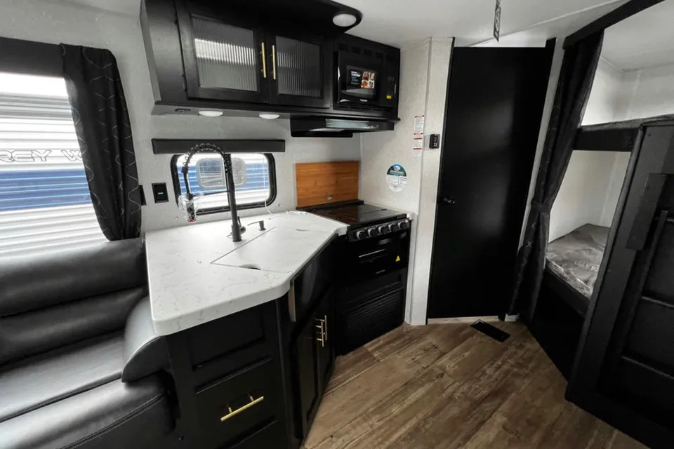 9 person - Family friendly and lots of room