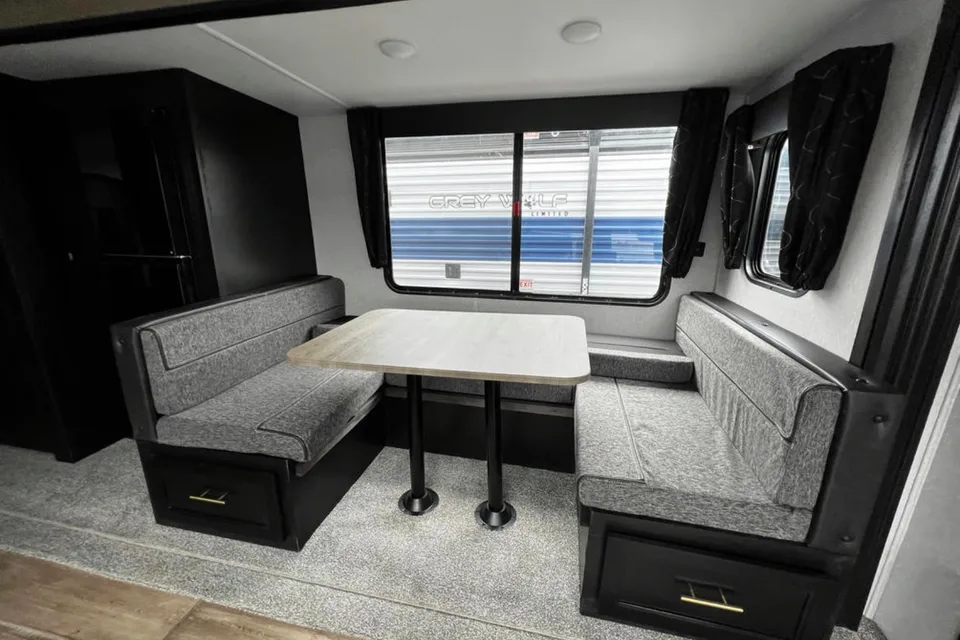 9 person - Family friendly and lots of room
