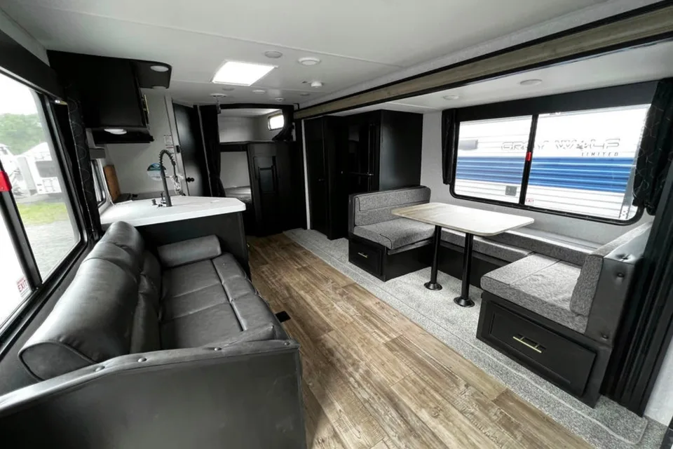 9 person - Family friendly and lots of room