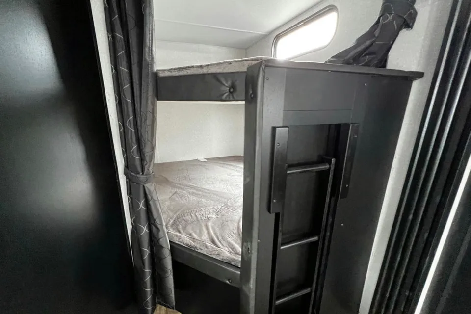 9 person - Family friendly and lots of room