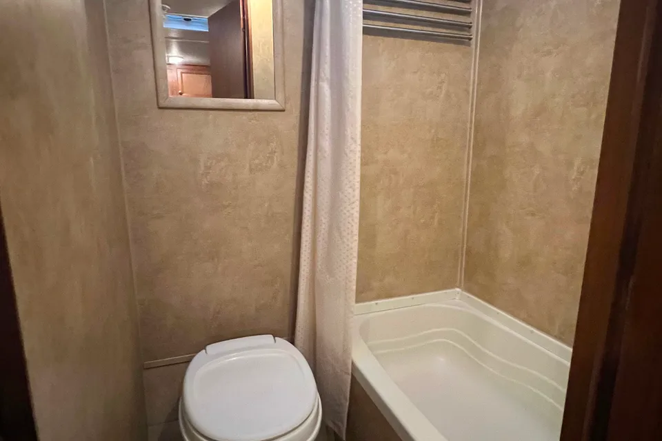 06 - 2012 - JAYCO - BUNKS - 2480lbs - SLEEPS 4