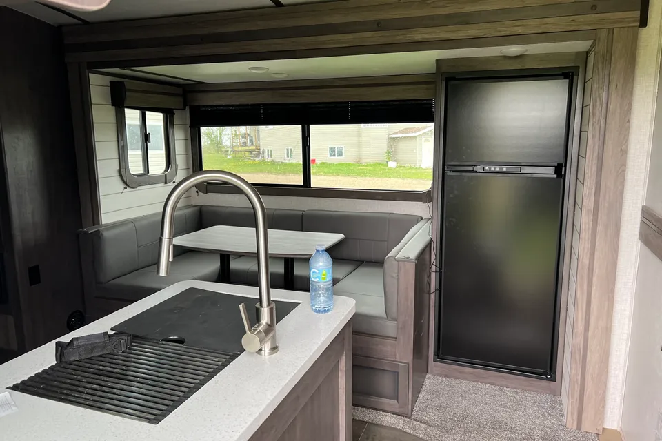 Family Camping Made Easy | King Bed + Bunks | Outdoor Kitchen | Pet Friendly