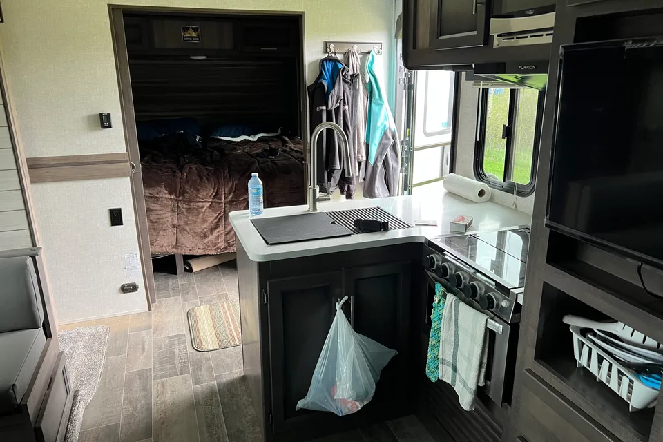 Family Camping Made Easy | King Bed + Bunks | Outdoor Kitchen | Pet Friendly