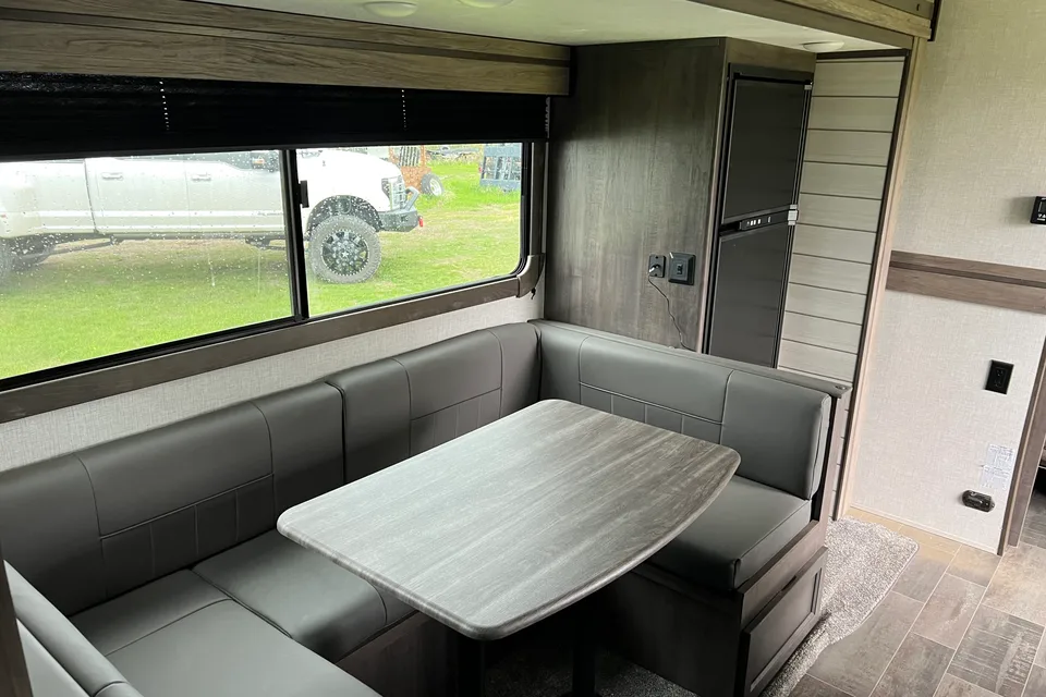 Family Camping Made Easy | King Bed + Bunks | Outdoor Kitchen | Pet Friendly