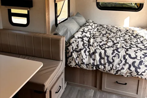 2024 Geo Pro 20BHS 21ft | Family Bunkhouse | Sleeps 6 | Lightweight | Hitch Included | Irvine
