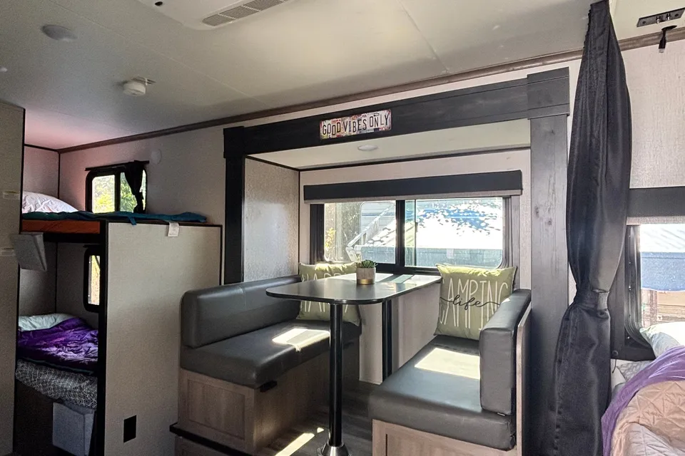 Lightweight - 21 foot Travel Trailer with Queen Bed and Bunks