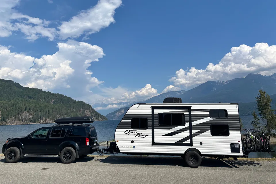 Lightweight - 21 foot Travel Trailer with Queen Bed and Bunks