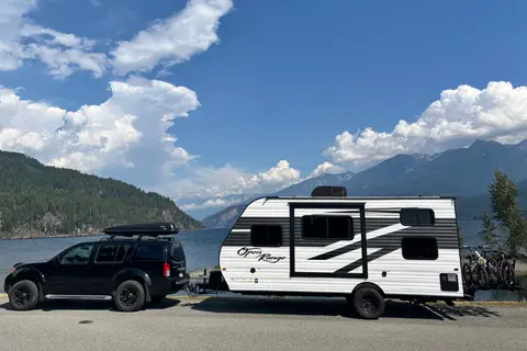 Lightweight - 21 foot Travel Trailer with Queen Bed and Bunks