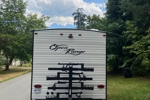 Lightweight - 21 foot Travel Trailer with Queen Bed and Bunks