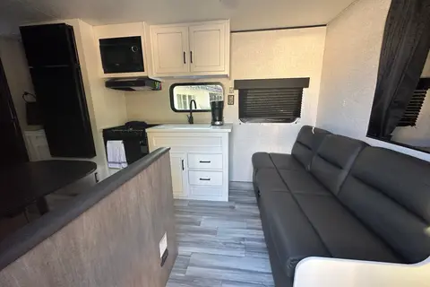 Bradshaw’s Fam Jay Flight SLX Travel Trailer