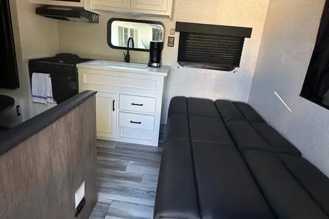 Bradshaw’s Fam Jay Flight SLX Travel Trailer