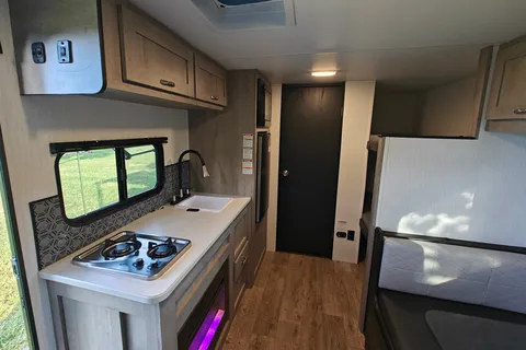 David's Cruiser RV Avenir 17BH Travel Trailer