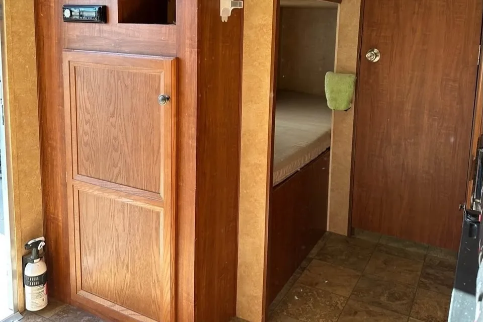 Light Weight SUV Towable 2400lbs dry weight