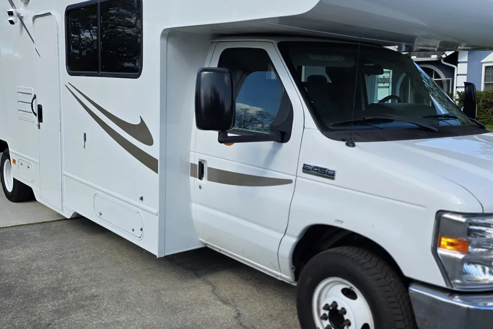 Kitty's Winnebago Minnie Class C