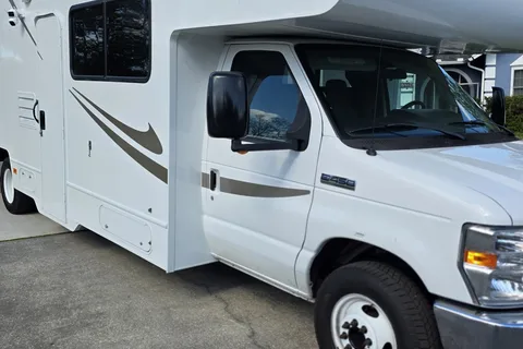 Kitty's Winnebago Minnie Class C
