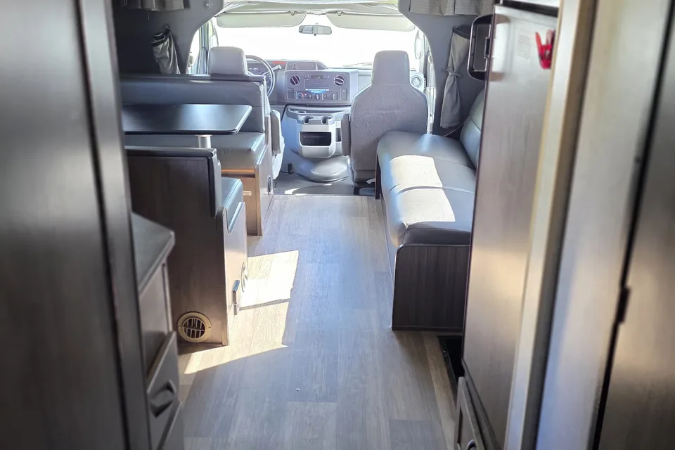 Kitty's Winnebago Minnie Class C
