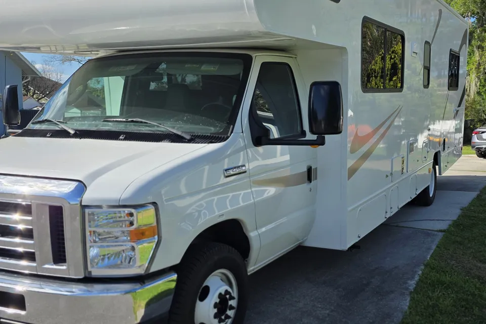 Kitty's Winnebago Minnie Class C